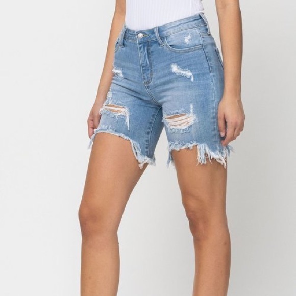 🔥CELLO🔥HIGH RISE DISTRESSED DENIM SHORTS - Picture 2 of 6